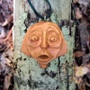 Zadziwienie - Ręcznie rzeźbiona drewniana zawieszka / Wonder - Hand-carved wooden pendant